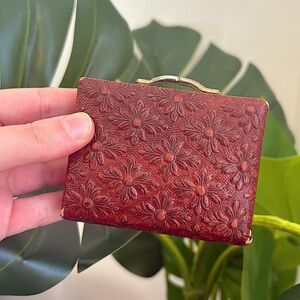 Vtg‎ Leather Kisslock Embossed Patterned Mini Coin Purse